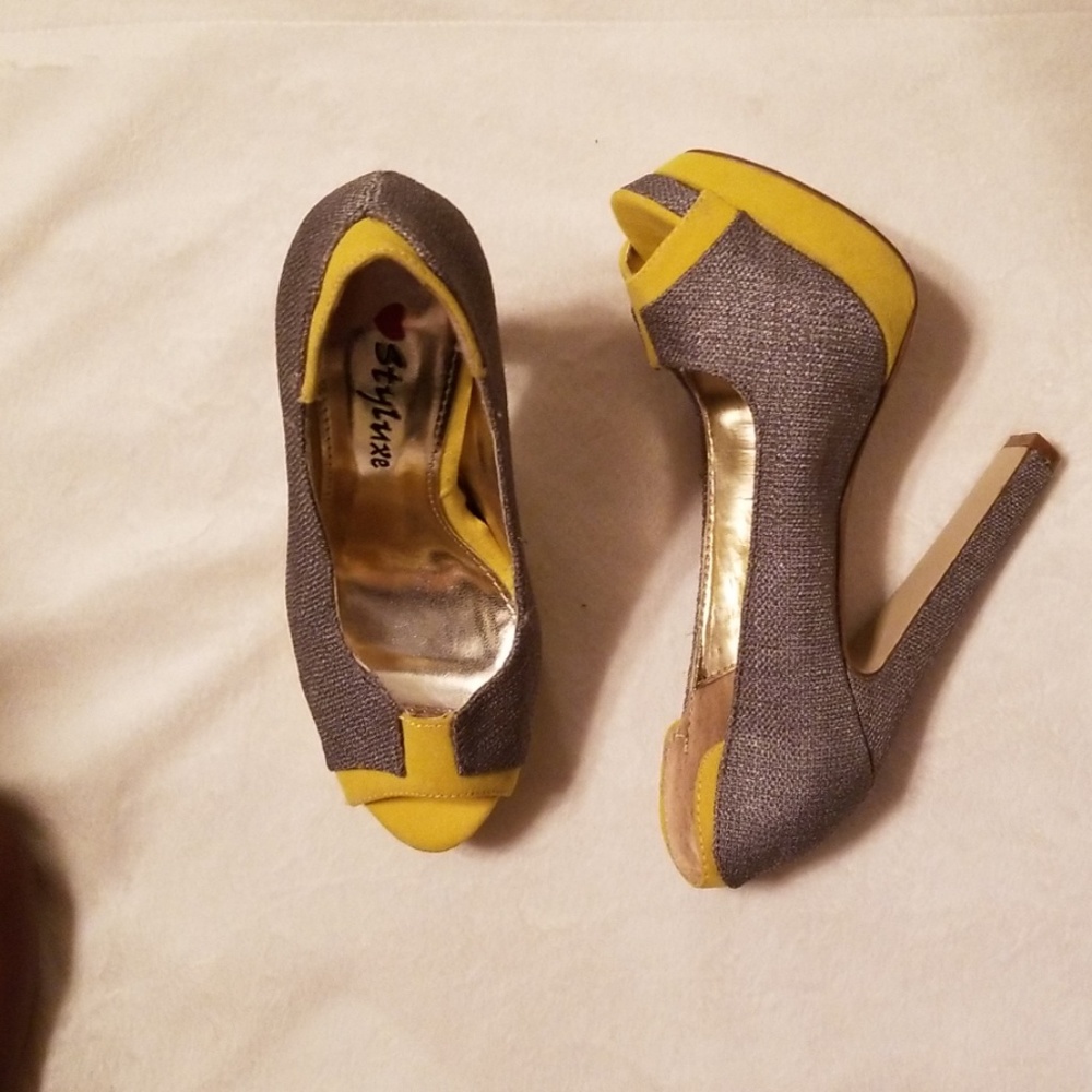 Beautiful Yellow & Gray High Heels